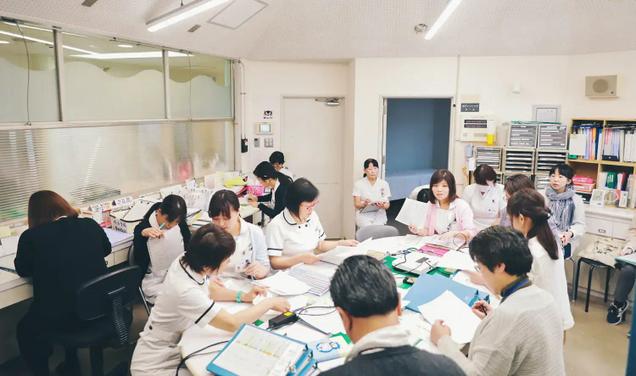 看護師の役割は母親的役割や治療者とし