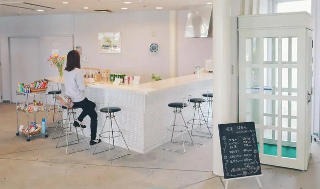 カフェコーナーの内観