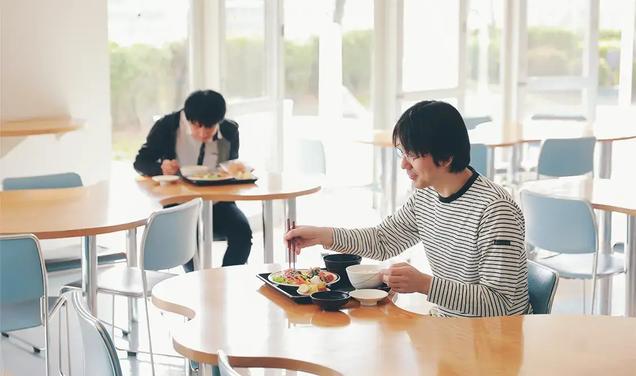 彩り豊かな食事の盛り付け