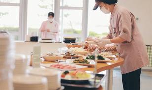 配膳された昼食と夕食